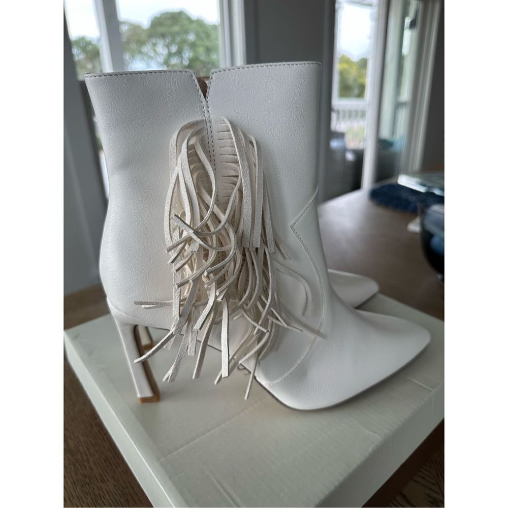 Vici Ankle Boots 10 Ivory Karson Faux Leather Heeled Fringe Bootie NWT Western
